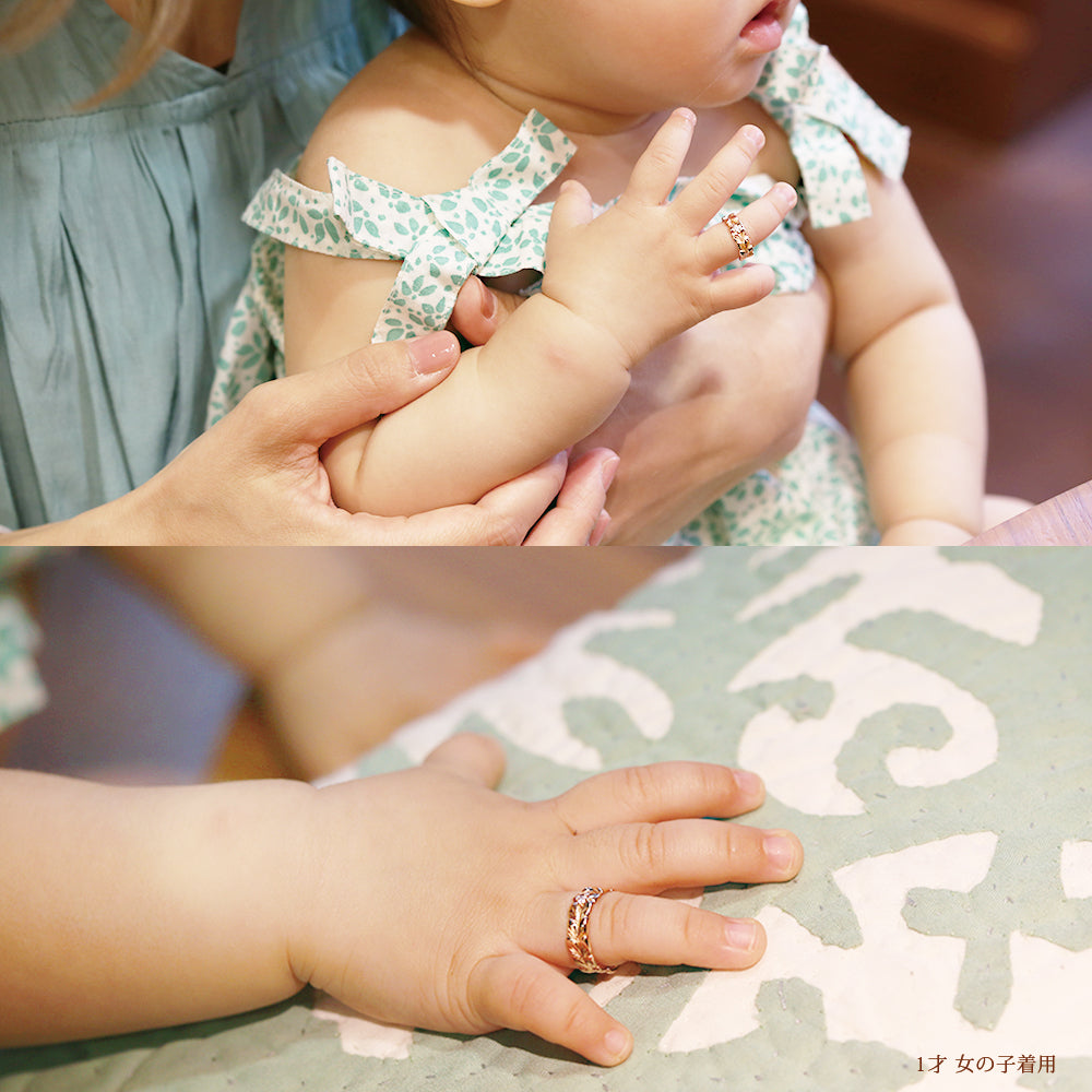 ハワイアンジュエリーベビーリングマイレ1歳の女の子着用画像/ハワイアンジュエリーブランドPUAALLY(プアアリ)