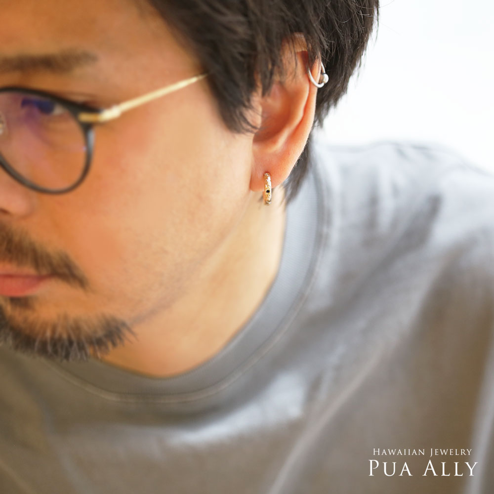 K18 ハワイアン You&I ブラックダイヤモンド ピアス男性着用画像2/ハワイアンジュエリーブランドPUAALLY(プアアリ)