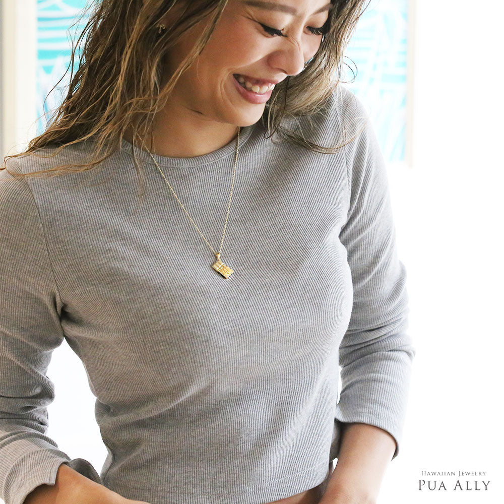 K14 ハワイアン チョコレートペンダントトップ女性着用1