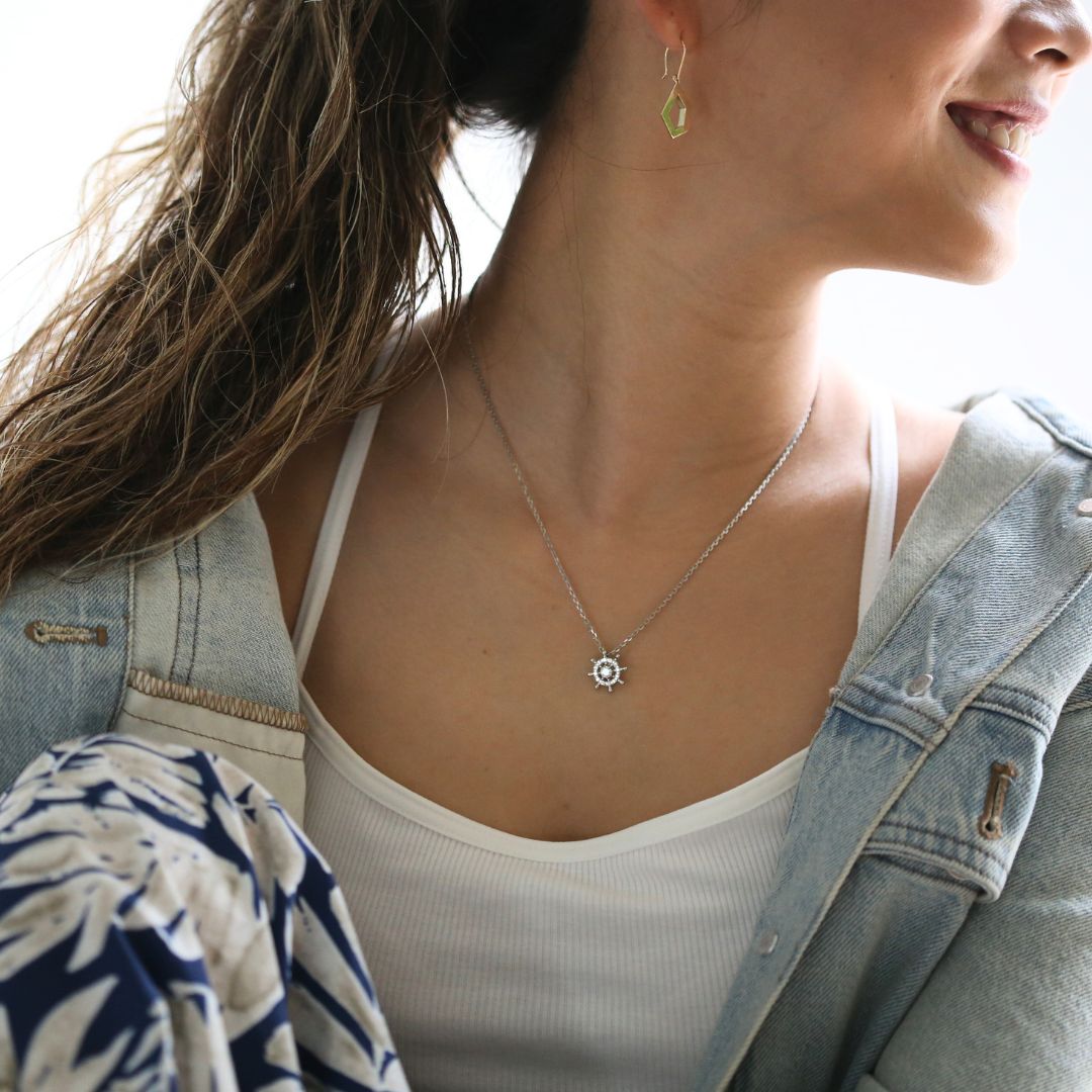 Pt900 ハワイアン ボンボヤージュペンダントトップ女性着用2