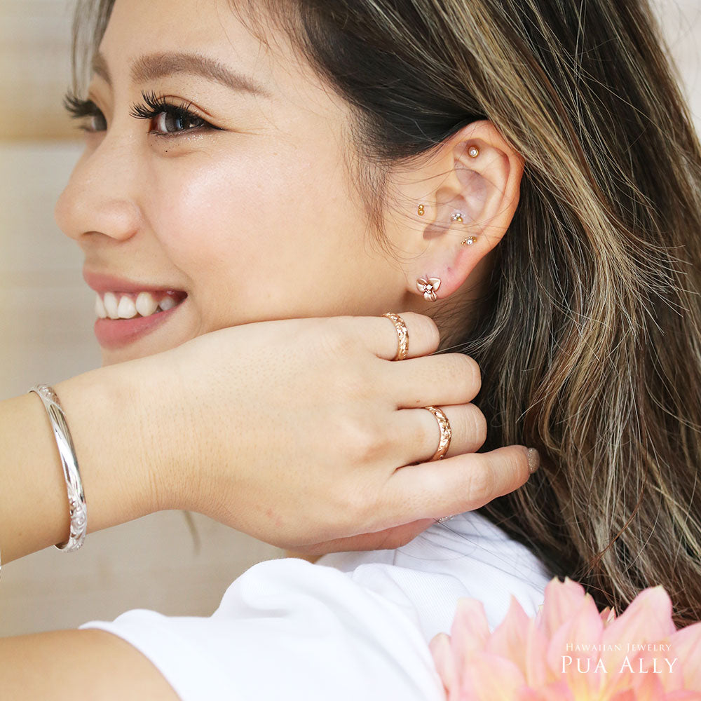 K14 ハワイアン ブーゲンビリヤ ピアス女性着用2