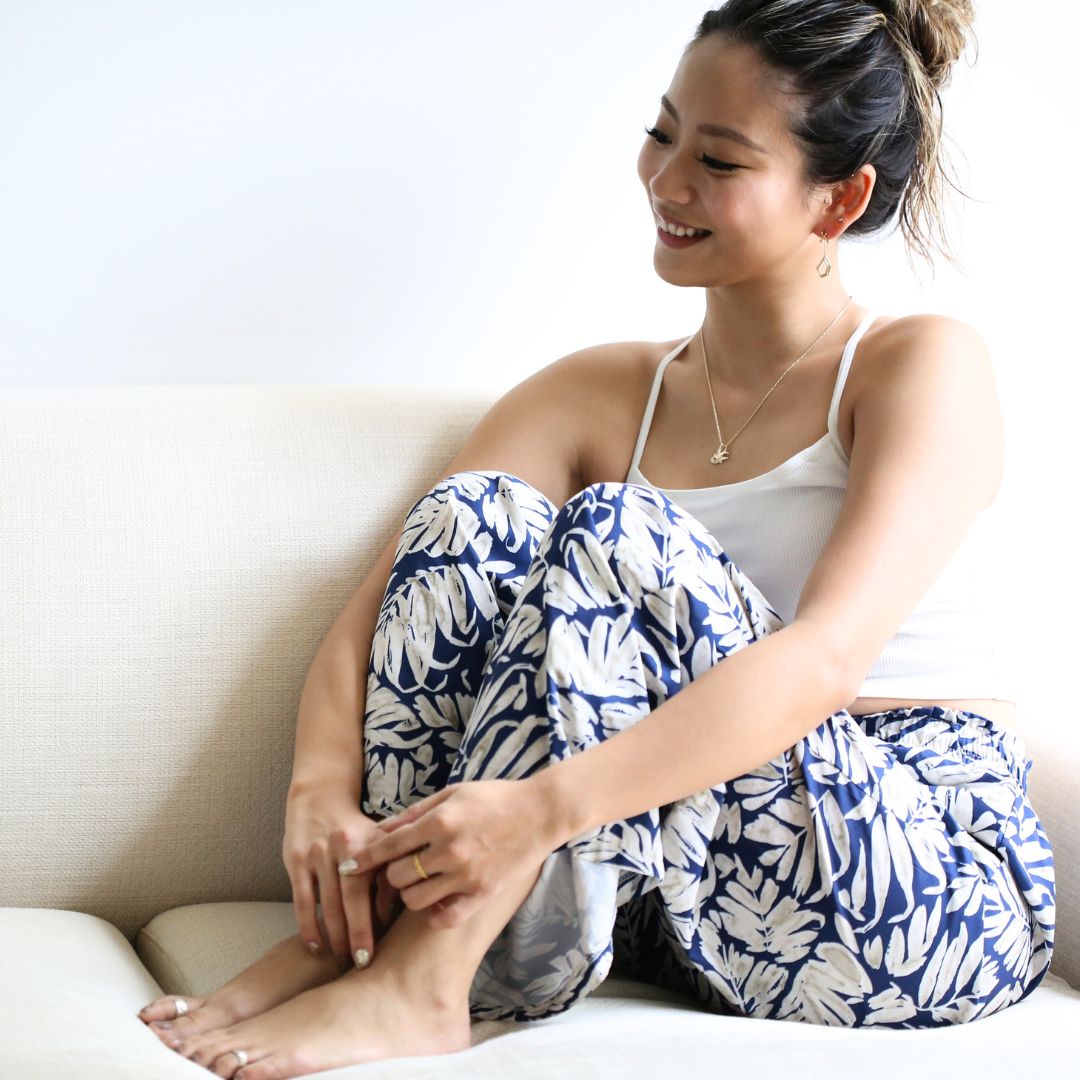 K14 ハワイアン スワロウペンダントトップ女性着用1