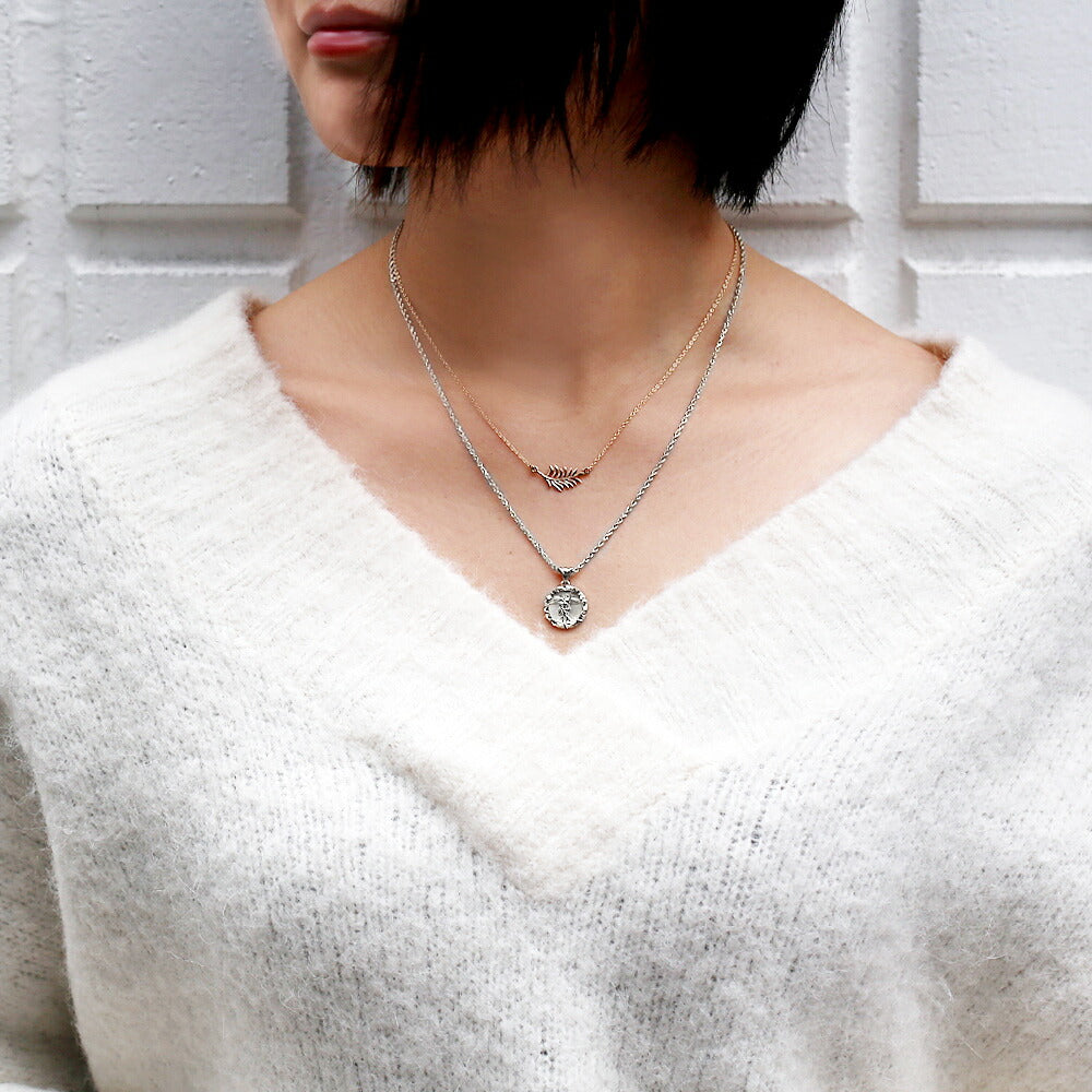 Pt900 ハワイアン アーバントリップ コインペンダントトップ L女性着用画像/ハワイアンジュエリーブランドPUAALLY(プアアリ)
