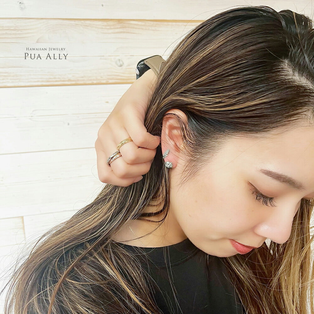 【WEB限定】Pt900 ポロル片耳ピアス女性着用画像2/ハワイアンジュエリーブランドPUAALLY(プアアリ)