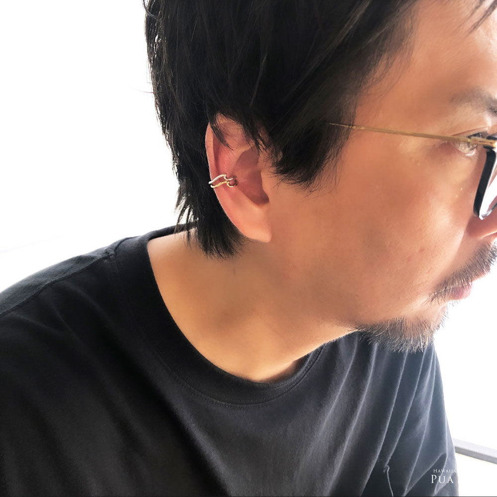 SV925 ハワイアン ウェーブ(波)イヤーカフ男性着用画像/ハワイアンジュエリーブランドPUAALLY(プアアリ)
