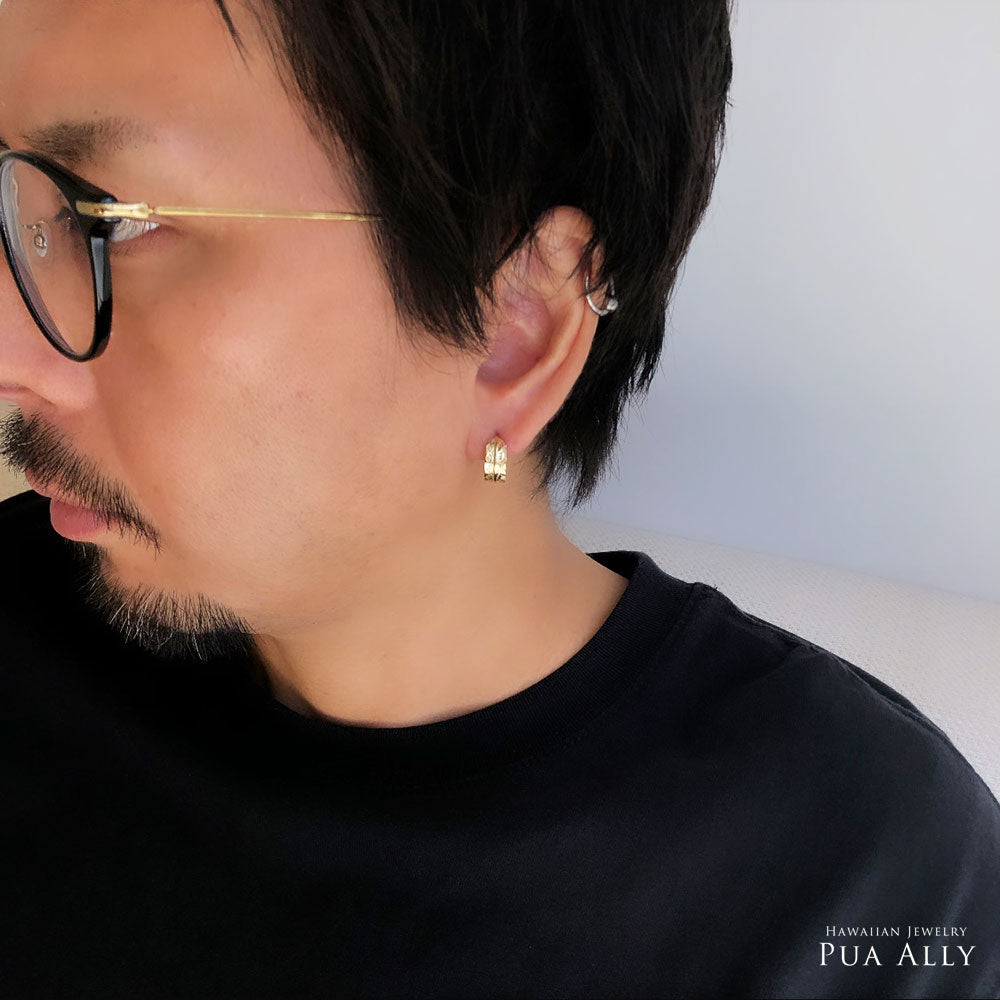 ハワイアン イーグルフェザー (羽) フープピアス男性着用画像/ハワイアンジュエリーブランドPUAALLY(プアアリ)