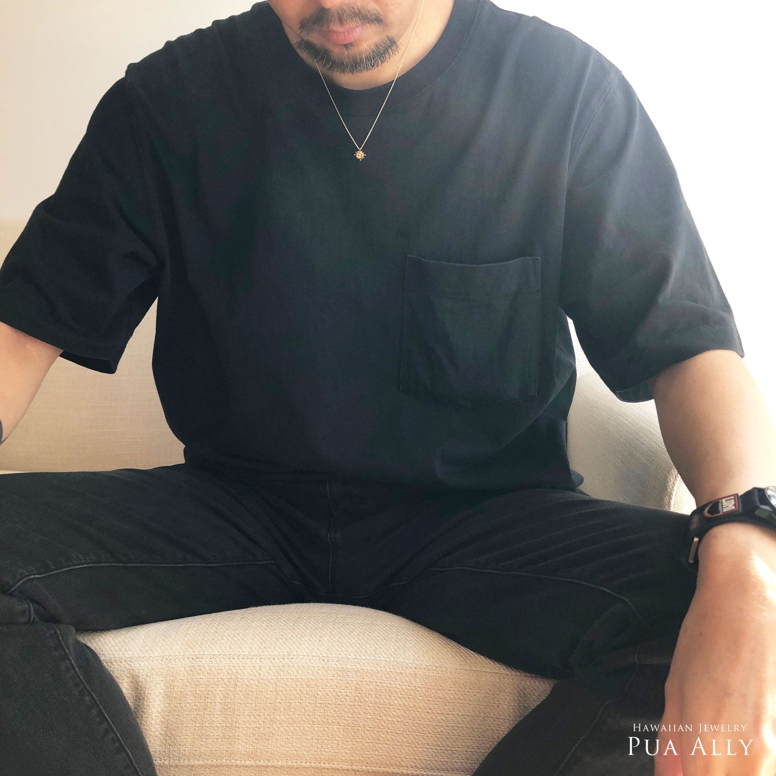 ハワイアン サン(太陽) ペンダントトップ S男性着用画像1/ハワイアンジュエリーブランドPUAALLY(プアアリ)