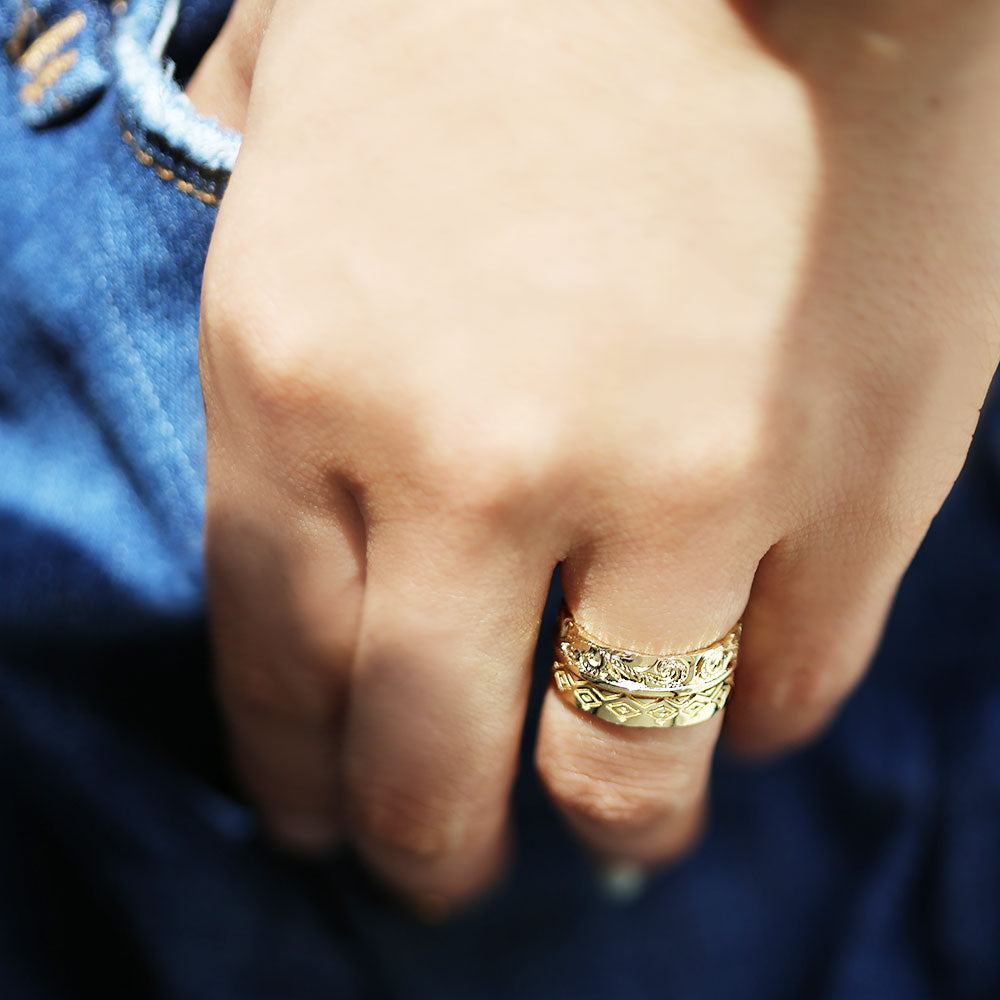 ハワイアン イーグルフェザー (羽) リング S着用画像/ハワイアンリング/ハワイアンジュエリーリング/ハワイアンジュエリーブランドPUAALLY(プアアリ)