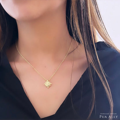 ハワイアン サン ( 太陽 ) ペンダントトップ M女性着用画像/ハワイアンジュエリーブランドPUAALLY(プアアリ)