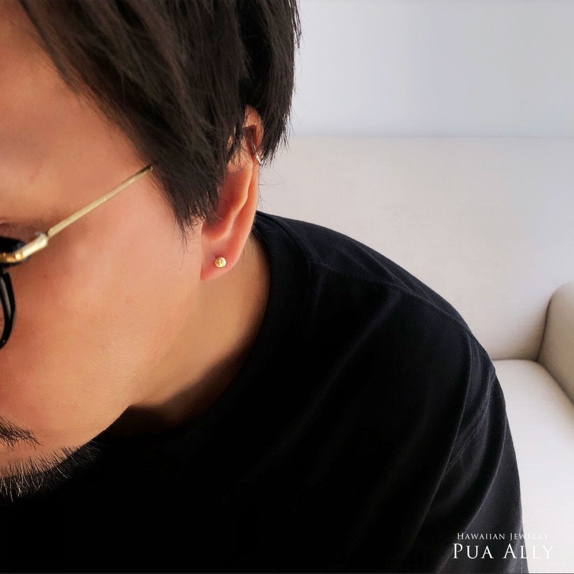 ハワイアン タイニーボールピアス男性着用画像/ハワイアンジュエリーブランドPUAALLY(プアアリ)