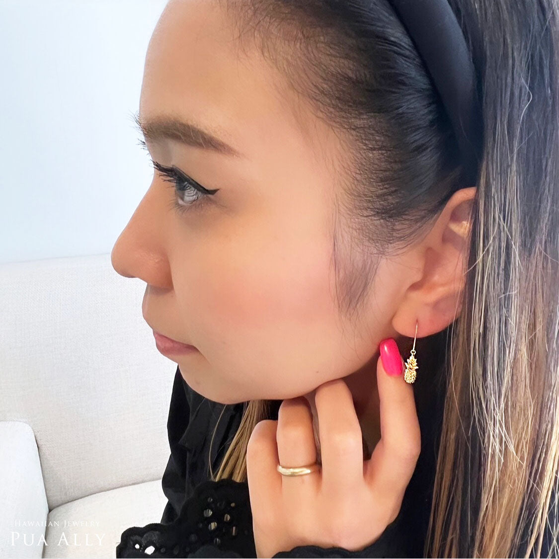 ハワイアン サニーパイナップル ピアス女性着用画像/ハワイアンジュエリーブランドPUAALLY(プアアリ)