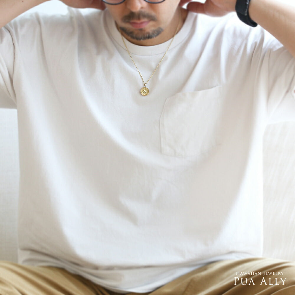 ハワイアン サーフデューク コインペンダントトップ男性着用画像３/ハワイアンジュエリーブランドPUAALLY(プアアリ)