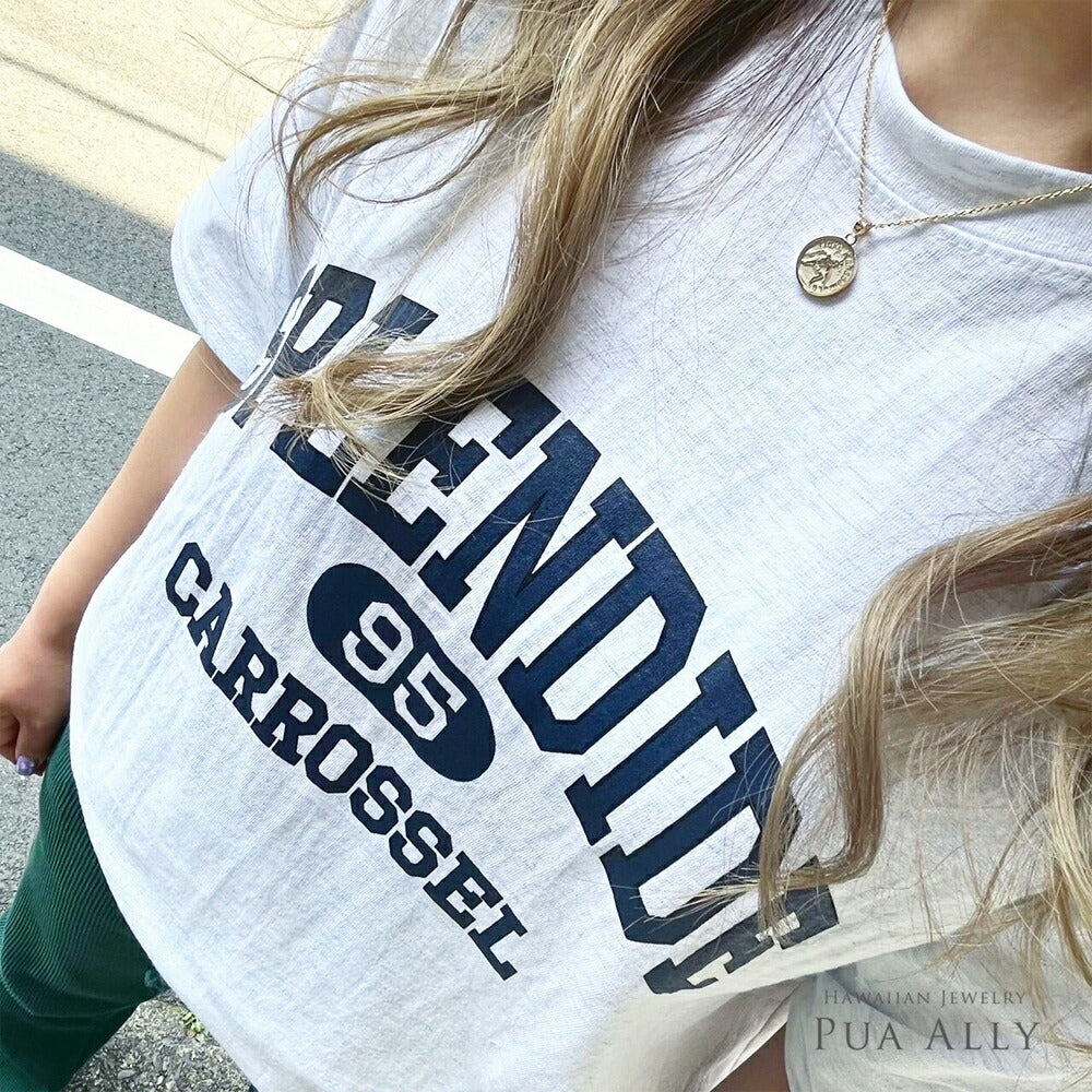 Pt900 ハワイアン サーフデューク コインペンダントトップ女性着用画像1/ハワイアンジュエリーブランドPUAALLY(プアアリ)