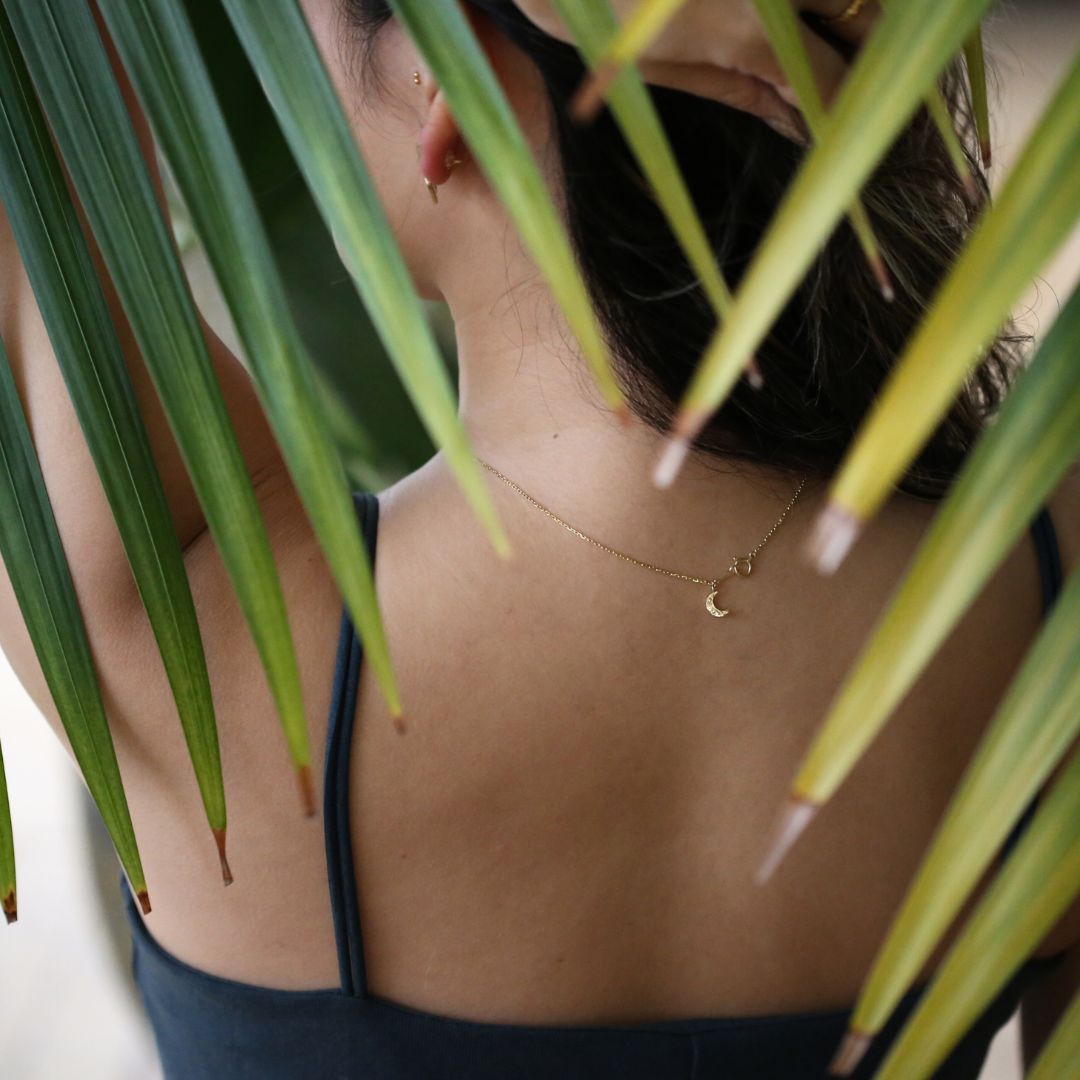 K18 ハワイアン ラハイナペンダントトップ女性着用2