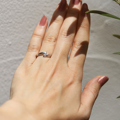 ハワイアンジュエリー結婚指輪ハグリング着用の手元