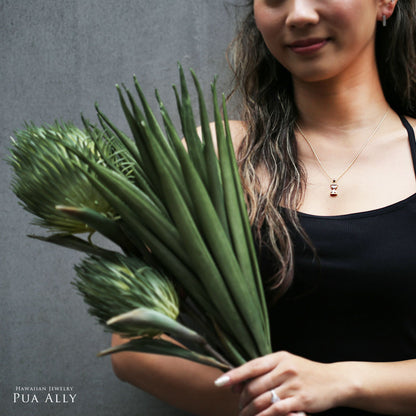 ハワイアンサンドグラス砂時計ペンダントトップ女性着用