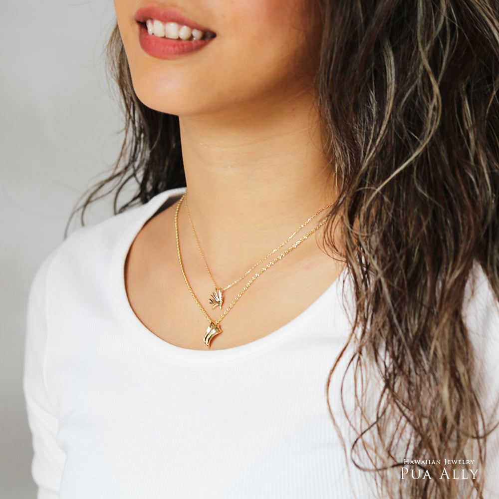 K14 ストレリチア ペンダントトップの女性着用画像1/ハワイアンジュエリーブランドPUAALLY(プアアリ)