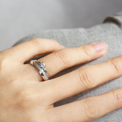 ハワイアンジュエリー結婚指輪婚約指輪ツーフェイスを重ね着けした手