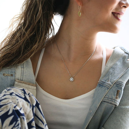 Pt900 ハワイアン ボンボヤージュペンダントトップ女性着用2