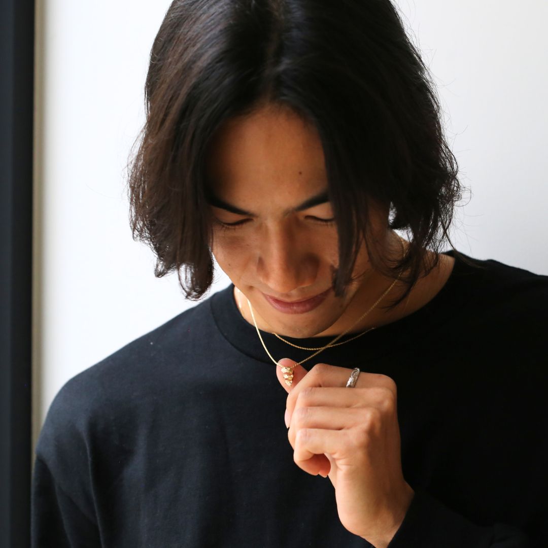 K14 ハワイアン トロピカルストームペンダントトップ男性着用2