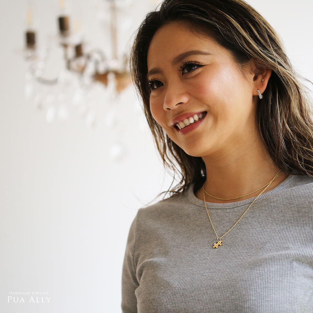 K14 ハワイアン エターナルパズルピース ペンダントトップ(彫り)女性着用3