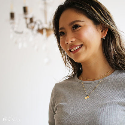 K14 ハワイアン エターナルパズルピース ペンダントトップ(彫り)女性着用3