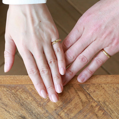 【K14 ブリリアントソード】4mm幅 2mm厚 オーダーペアリング【2本セット】着用2/ハワイアンリング/ハワイアンジュエリーリング/ハワイアンジュエリーブランドPUAALLY(プアアリ)