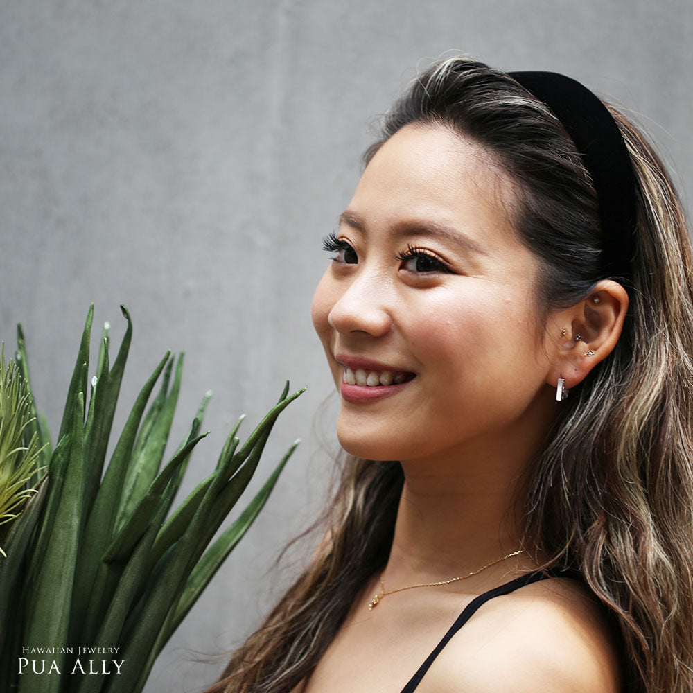 SV シティレクタングル ピアス女性着用2