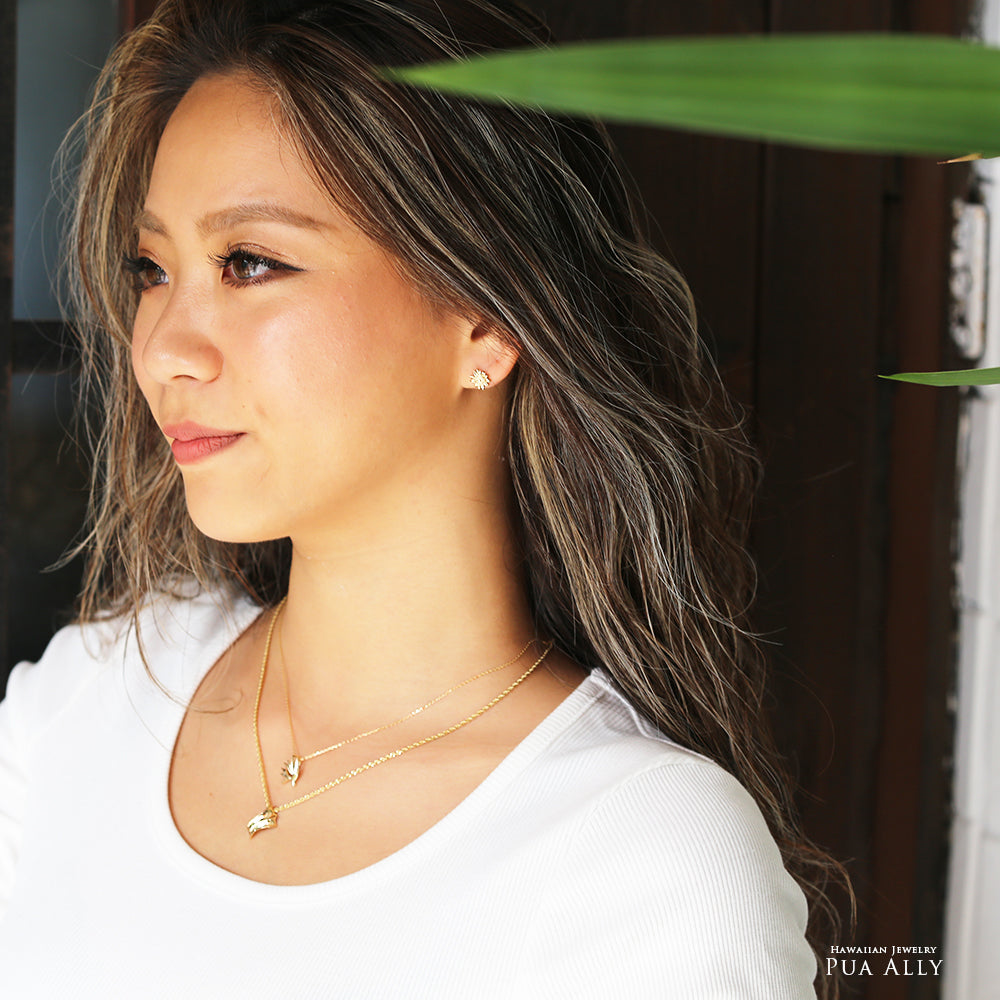 K14 ストレリチア ペンダントトップの女性着用画像3/ハワイアンジュエリーブランドPUAALLY(プアアリ)