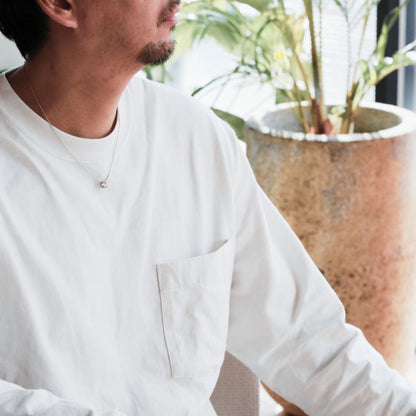 ハワイアンジュエリーベビーリングネックレスプティボーイ/メンズ着用1/ハワイアンジュエリーブランドPUAALLY(プアアリ)