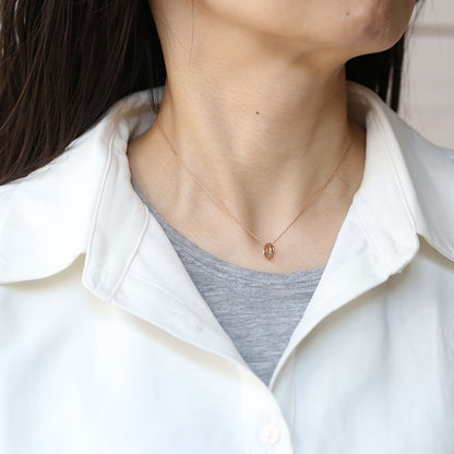 ハワイアン ベビーリング プティ ネックレス女性着用画像/ハワイアンジュエリーブランドPUAALLY(プアアリ)