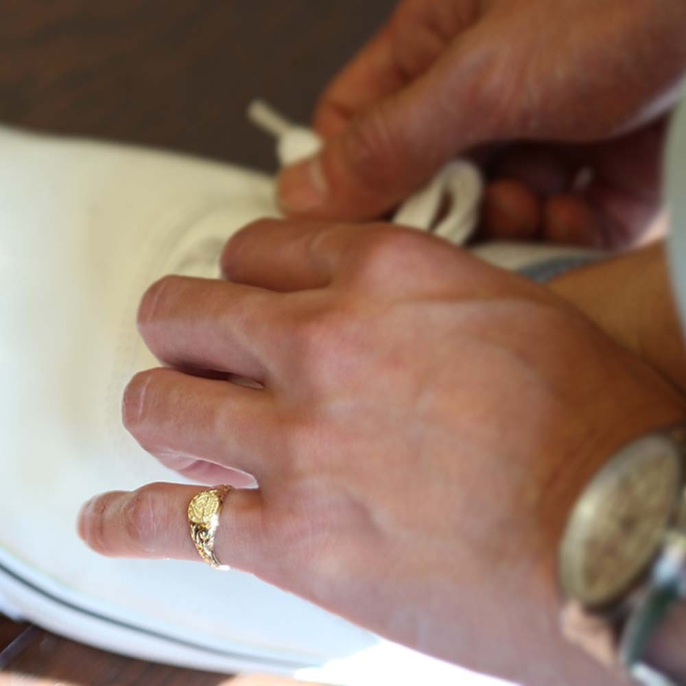 ハワイアン ピンキーリング キング・カラカウア着用