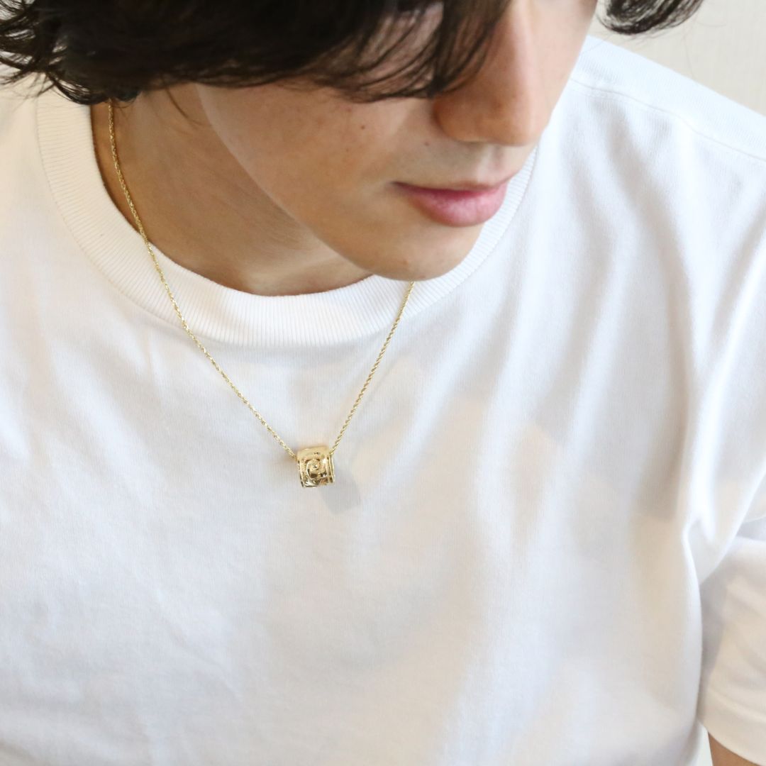 ハワイアン ウィッシュ バレルペンダントトップ エッジ L男性着用