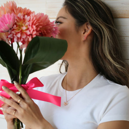 K14 ハワイアン ナウパカペンダントトップ表題女性着用1