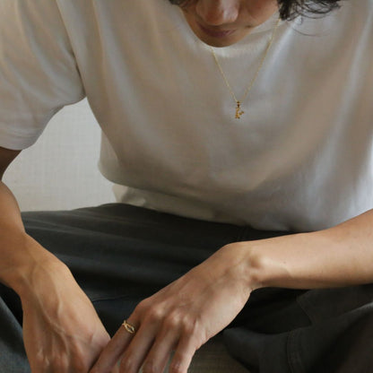 ハワイアン ヴィクトリー クラウン ペンダントトップ S男性着用