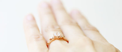 K18 0.3ct ハワイアン エンゲージリング Ohana -家族-着用ピンクゴールド