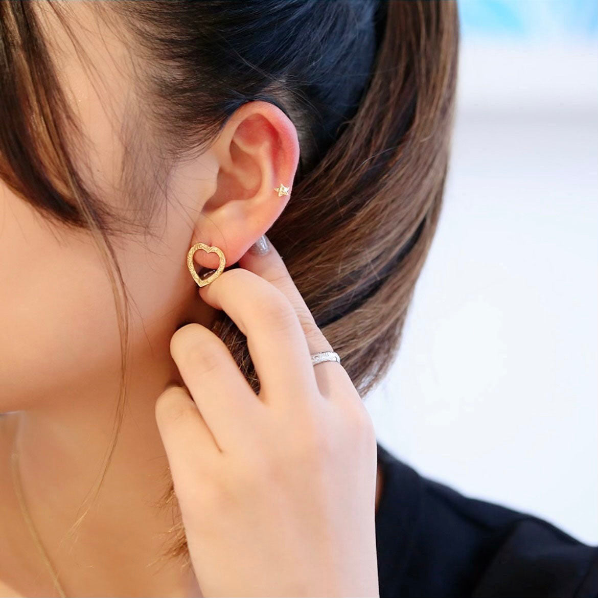 【WEB限定】K14 星の砂 片耳ピアス女性着用1