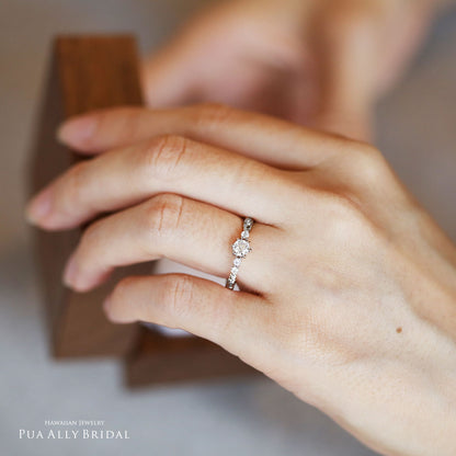 ハワイアンジュエリーエンゲージリングスターコンパス0.3ctプラチナ着用