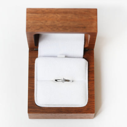 ハワイアンジュエリーエンゲージリングシークレットインサイド0.3ctプラチナ木箱