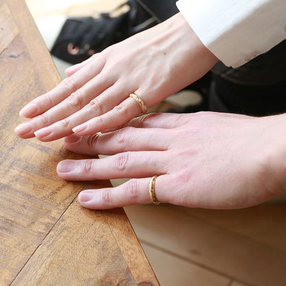 【K14 ブリリアントソード】4mm幅 2mm厚 オーダーペアリング【2本セット】着用1/ハワイアンリング/ハワイアンジュエリーリング/ハワイアンジュエリーブランドPUAALLY(プアアリ)