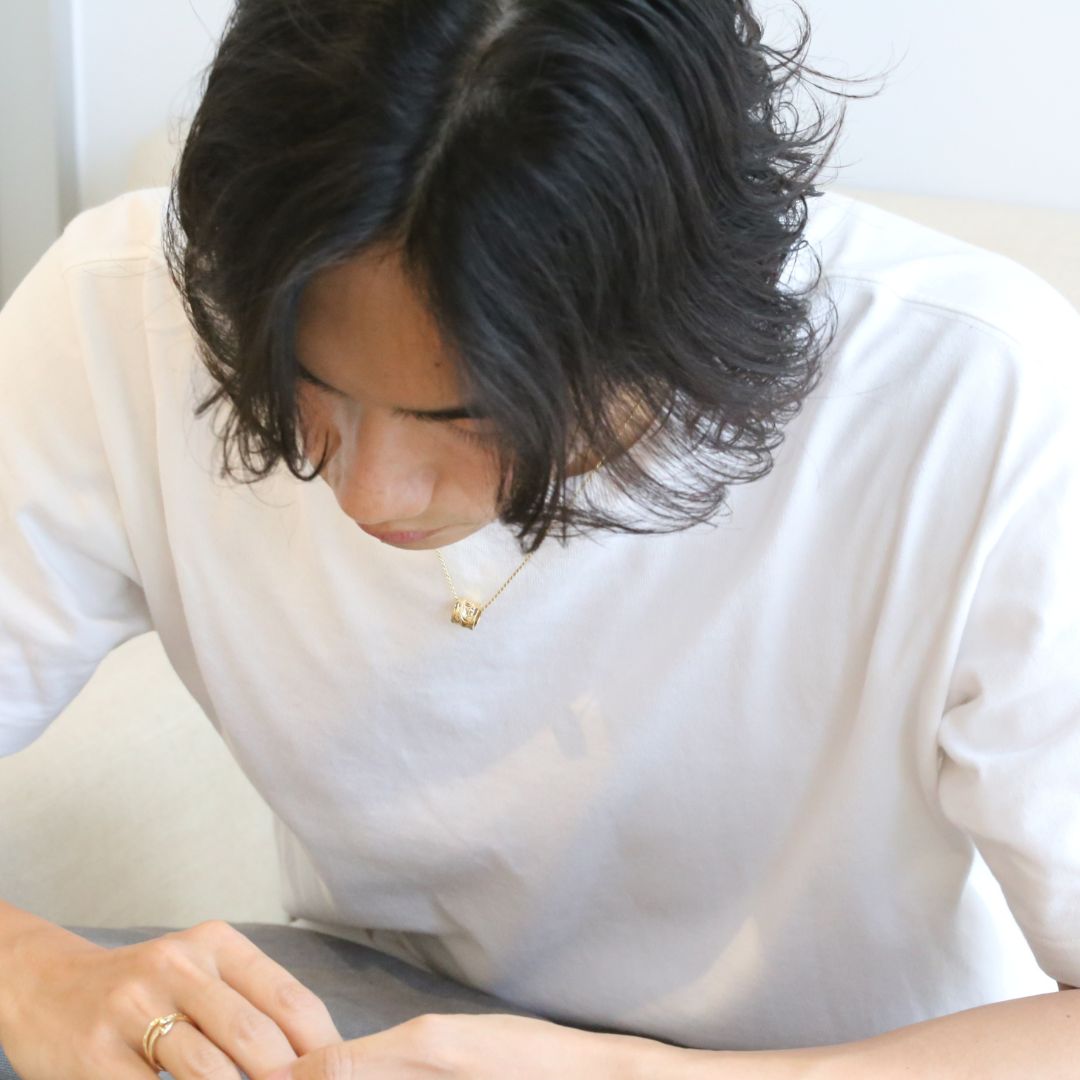  ハワイアン ウィッシュ バレルペンダントトップ エッジ S男性着用