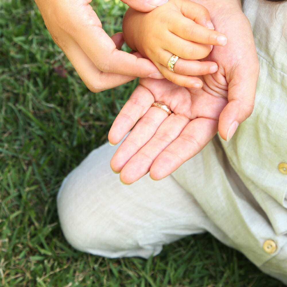 Pt900 ハワイアン ベビーリング着用画像/ハワイアンジュエリーブランドPUAALLY(プアアリ)