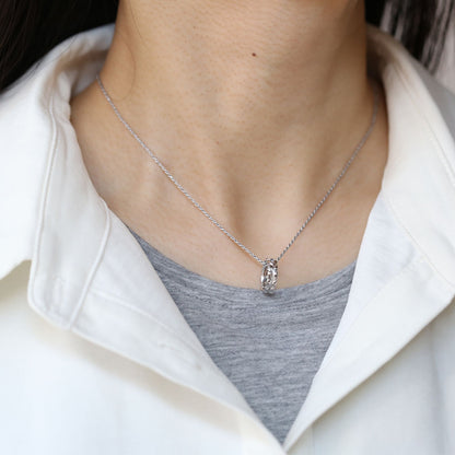 ハワイアンジュエリーベビーリングマイレ女性着用画像/ハワイアンジュエリーブランドPUAALLY(プアアリ)