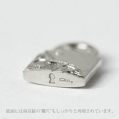 Pt900 ハワイアン パドロック（南京錠） ペンダントトップ底面鍵穴画像/ハワイアンジュエリーブランドPUAALLY(プアアリ)