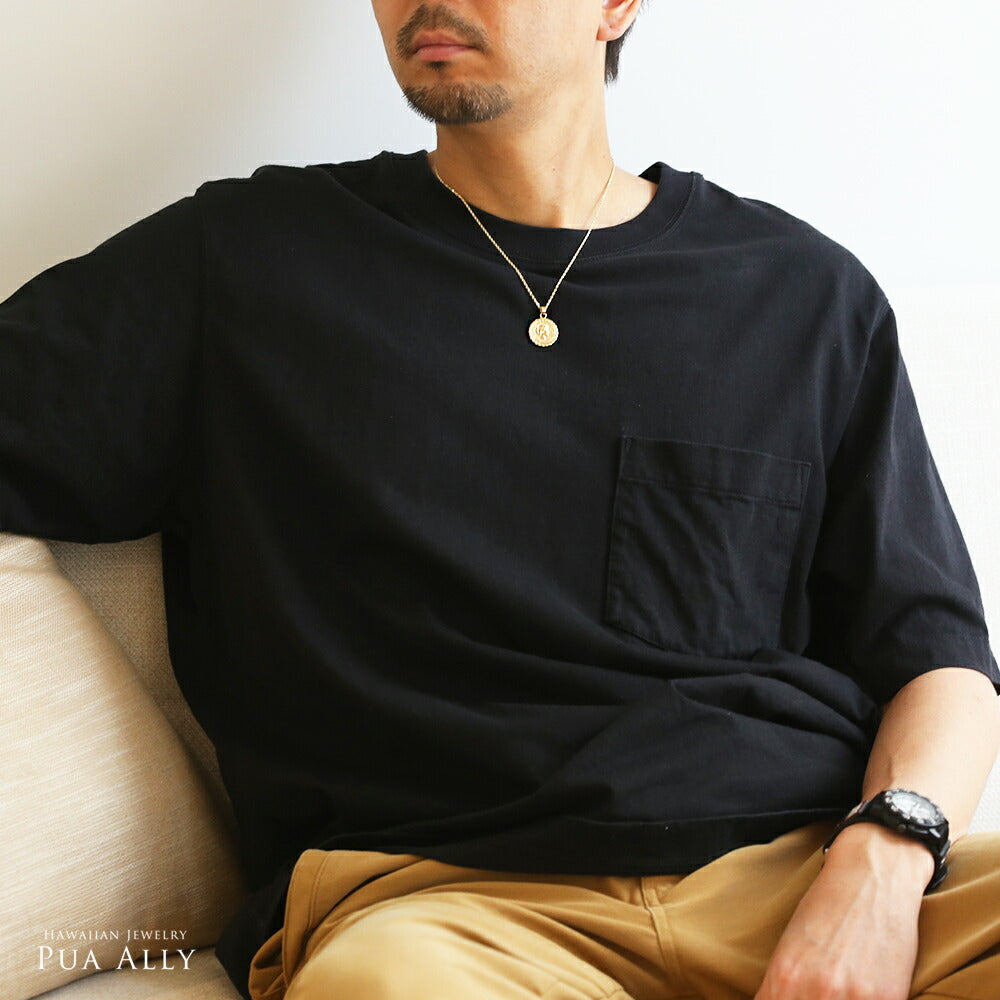 K14 ハワイアン プリンセス・カイウラニ コインペンダントトップ男性着用画像2/ハワイアンジュエリーブランドPUAALLY(プアアリ)