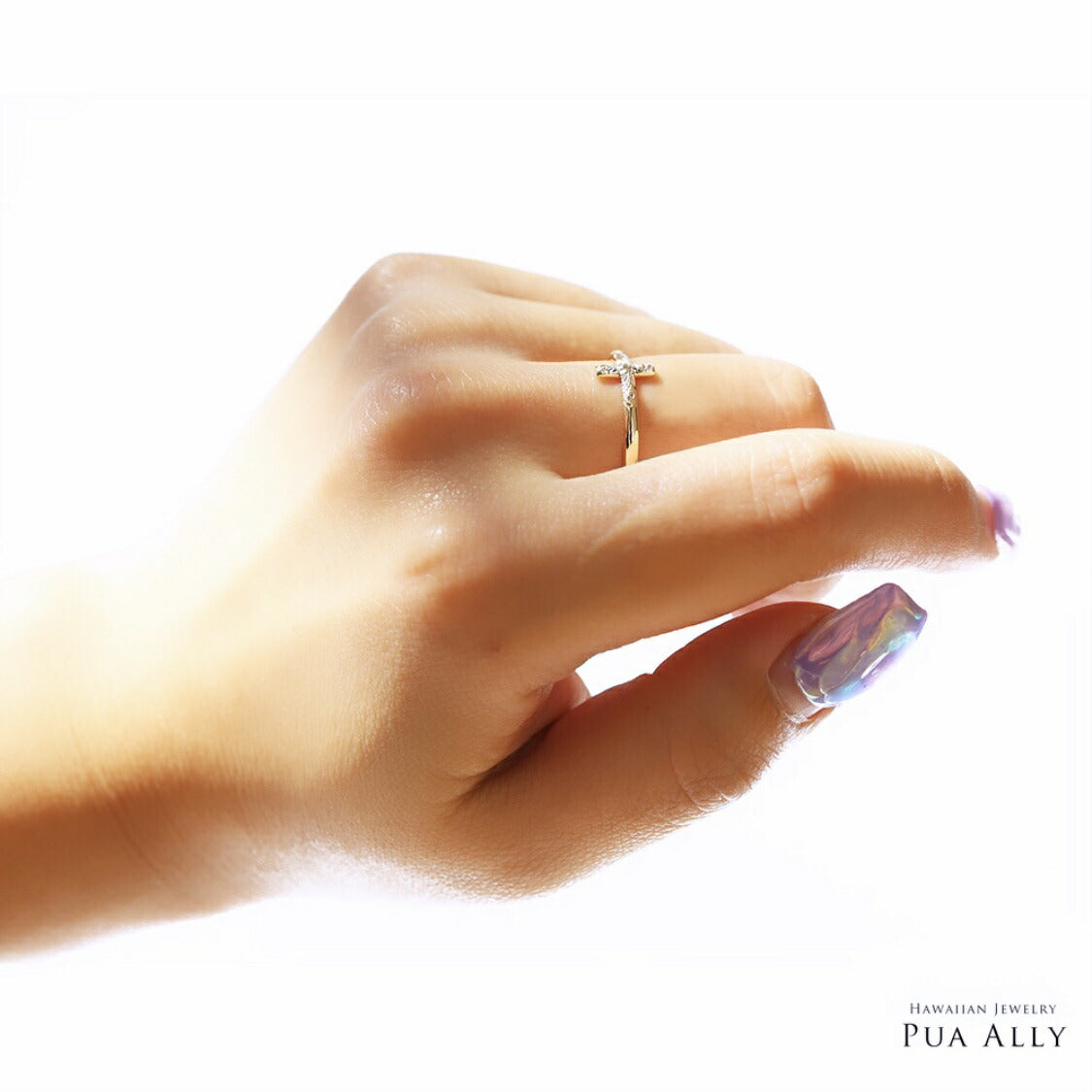 K14 ハワイアン クロス リング女性着用画像/ハワイアンリング/ハワイアンジュエリーリング/ハワイアンジュエリーブランドPUAALLY(プアアリ)