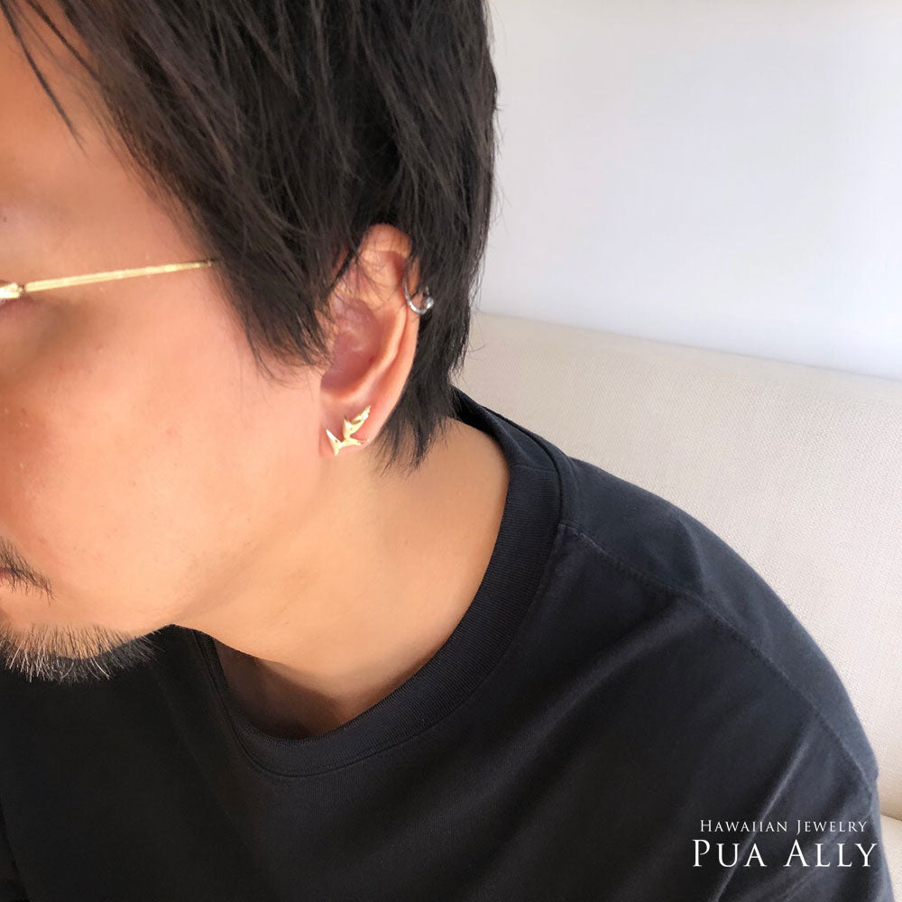 K14 ハワイアン ヘリコニア ピアス男性着用画像/ハワイアンジュエリーブランドPUAALLY(プアアリ)