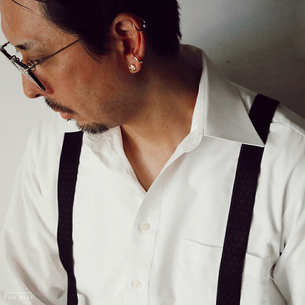 【WEB限定】K14 ハワイアン キングエンブレムピアス男性着用画像/ハワイアンジュエリーブランドPUAALLY(プアアリ)