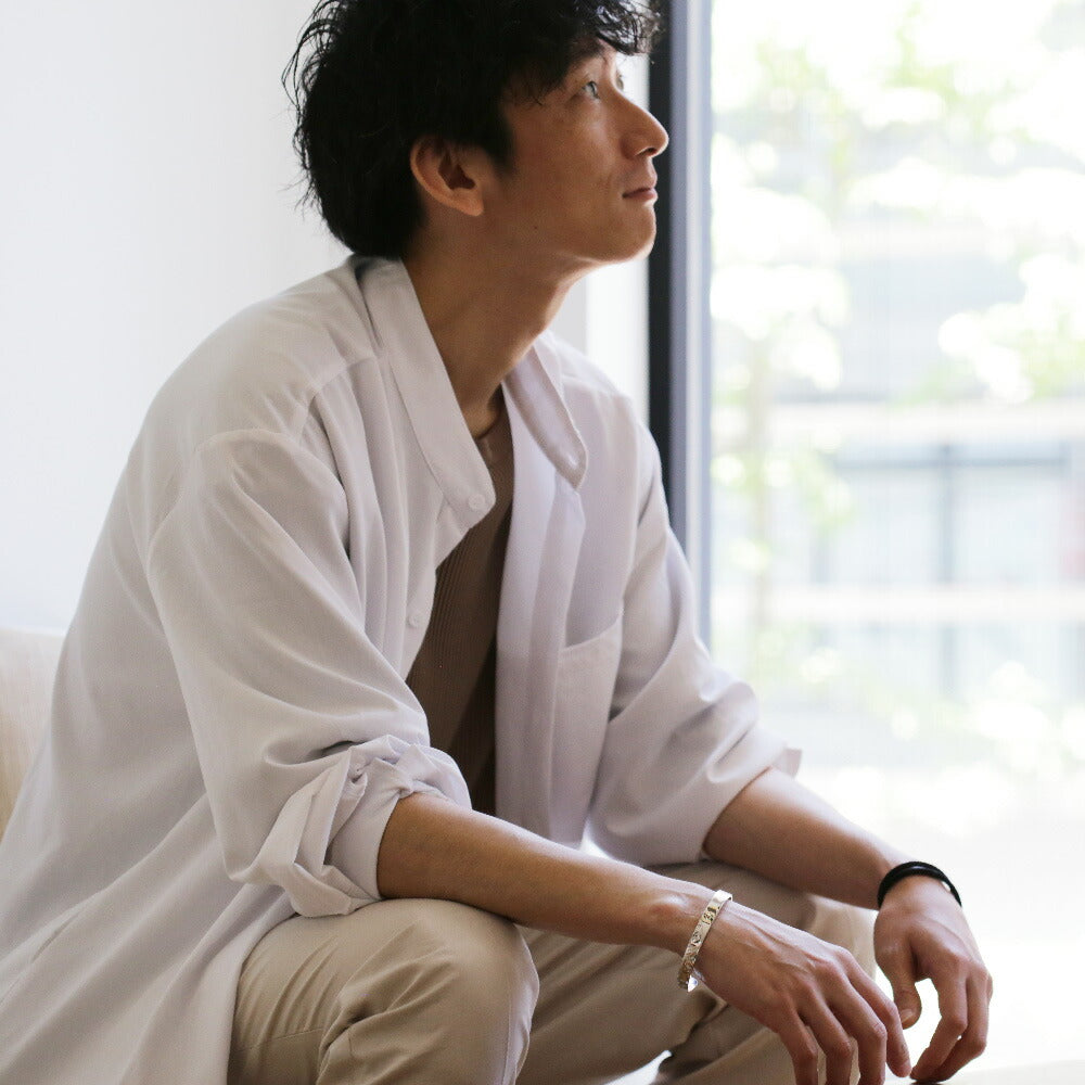 SV925/K14 ハワイアン ホライズン サンバングル男性着用画像3/ハワイアンジュエリーブランドPUAALLY(プアアリ)