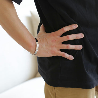 Pt900/K18 ハワイアン 太陽 カフ バングルPt900/K18 ハワイアン 太陽 カフ バングル着用1